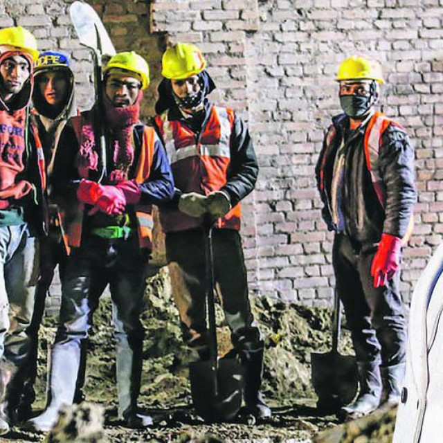 Radnici iz Nepala i Anja Strelec