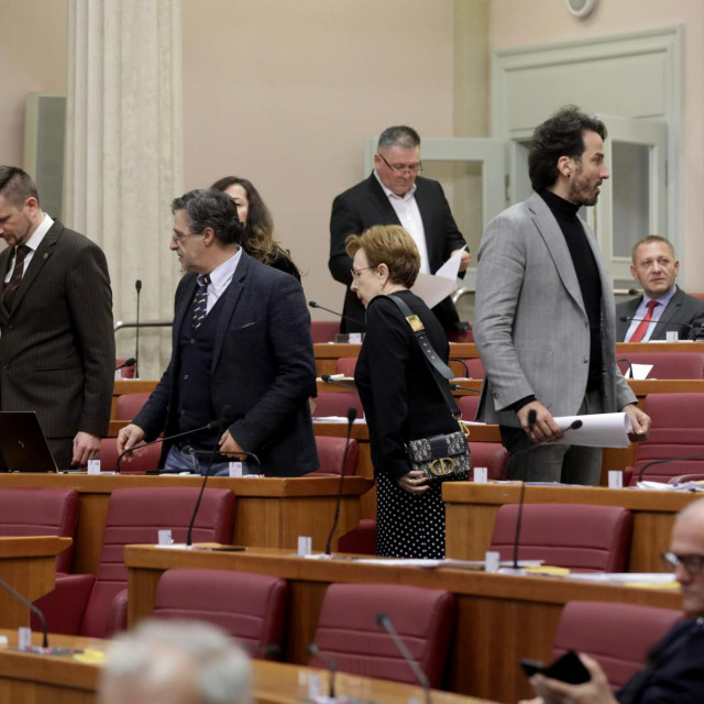 Glasanje na 14. izvanrednoj sjednici Sabora