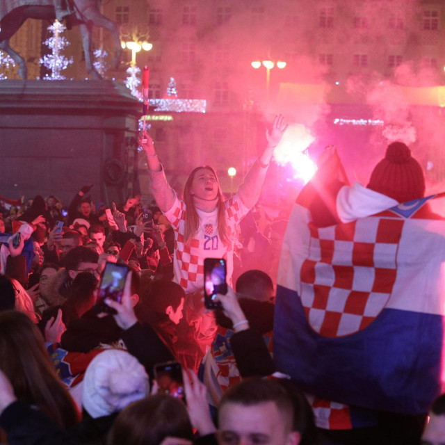 Navijači na Trgu bana Josipa Jelačića