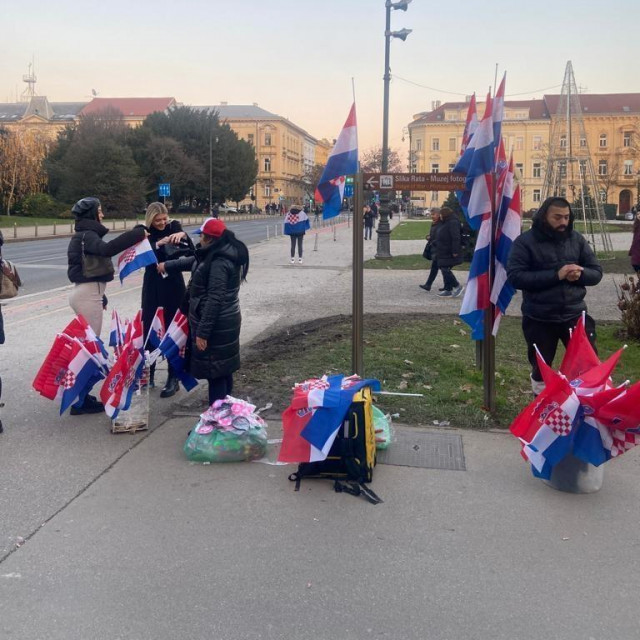 Prodaja hrvatskih zastavica u Zagrebu