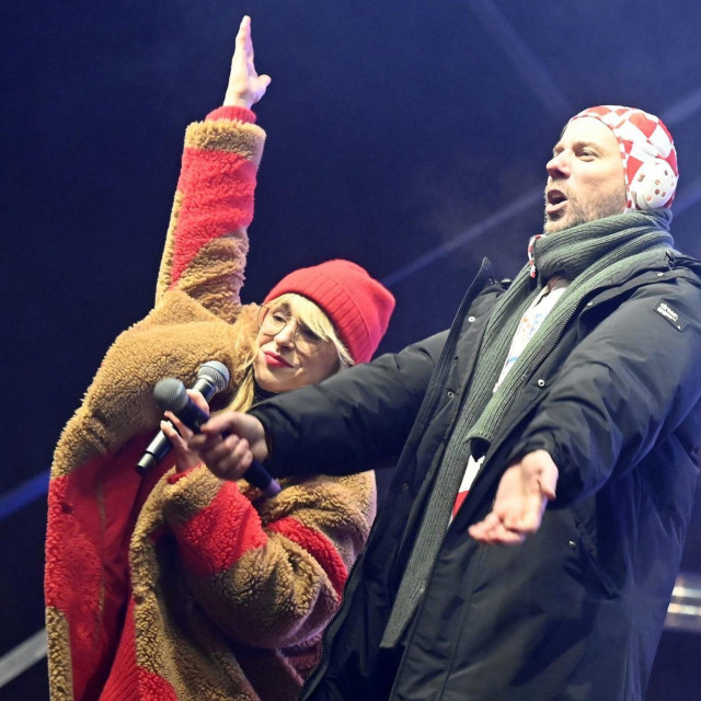 Iva Šulentić i Luka BuliĆ
 