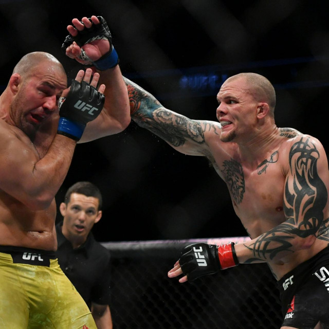 Anthony Smith vs. Glover Teixeira