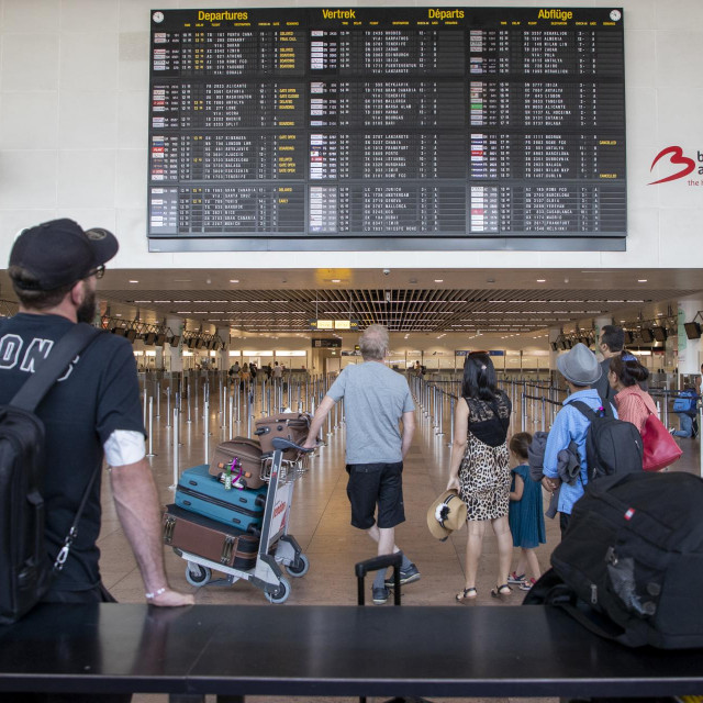 Ako pitate one koji nadziru financijsku zaštitu potrošača, odgovornost je na potrošaču koji nije detaljno proučio opće uvjete, niti ugovorne odredbe u trenutku kad je u banci ugovarao karticu