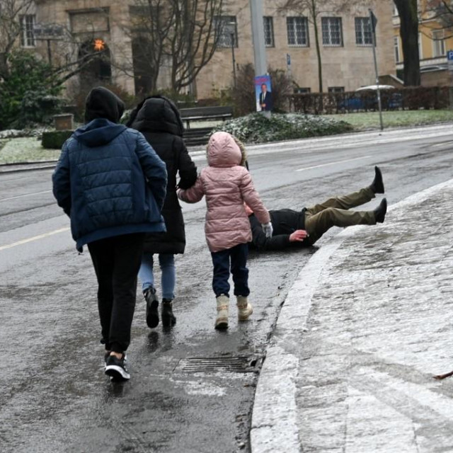 Ljudipadaju zbog skliske ceste u pokrajini Hessen