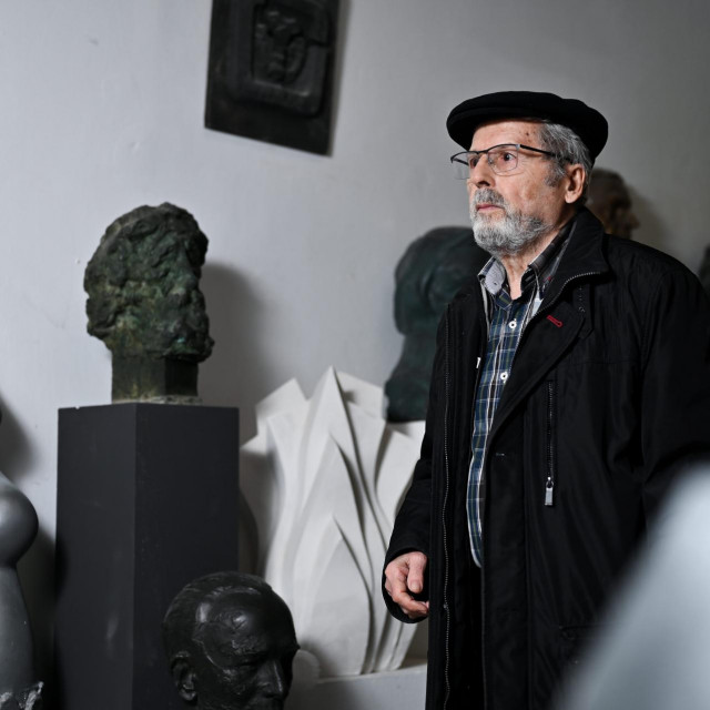 Zagreb, 161222.
Kipar Pero Jelisic fotografiran u svom ateljeu u Vlaskoj ulici 87.