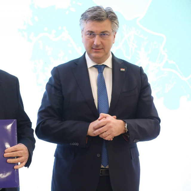 Andrej PlenkovIć u Pitomači je dodijelio ugovore i potpore
 