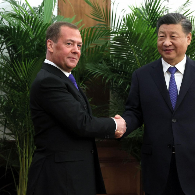 Dmitri Medvedev i Xi Jinping