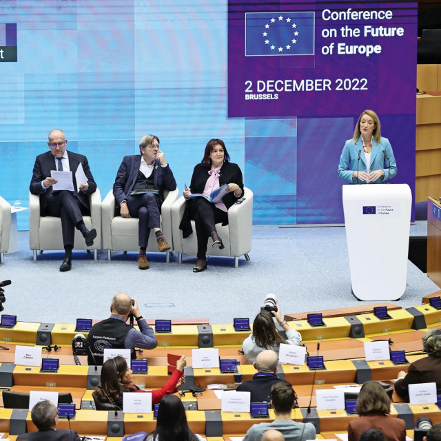 Potpredsjednica Europske komisije Dubravka Šuica, koordinatorica Konferencije, na konzultacijama s predstavnicima građana država Europske unije, početkom prosinca, odgovarala je na pitanja provode li institucije EU preporuke donesene na temelju njihovih prijedloga