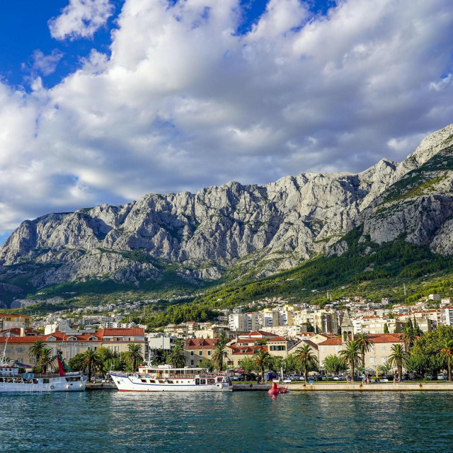 Makarska poznata po suncu i Biokovu 