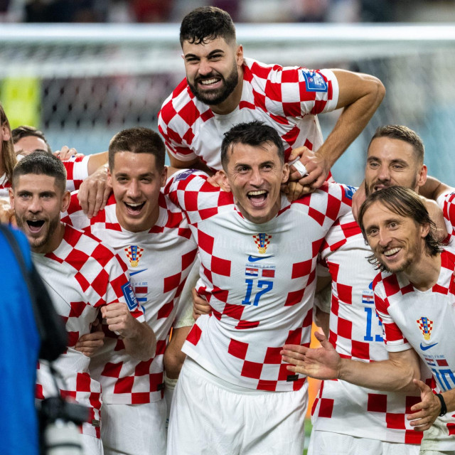 Josip Šutalo (kraj Livakovića) slavi broncu u Dohi