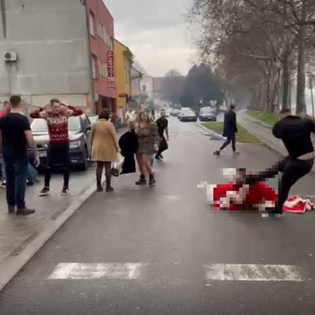 Pretučeni Djed Mraz