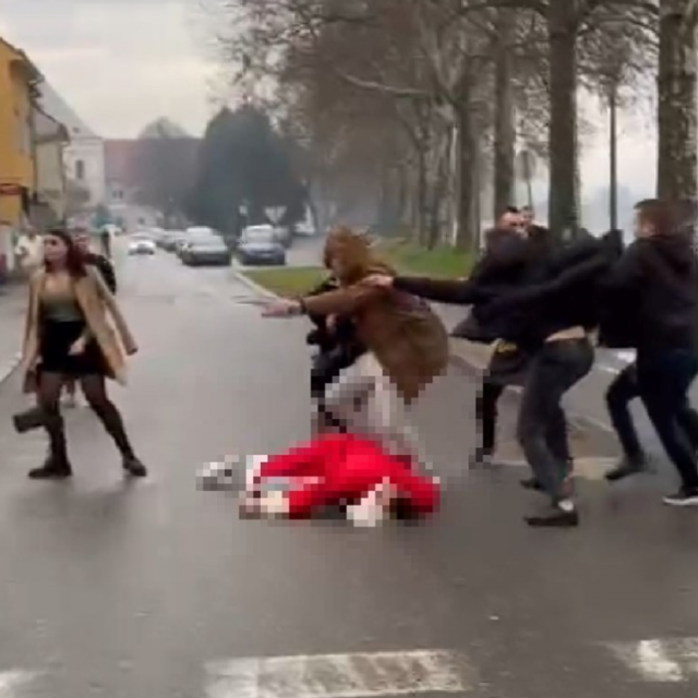 Vojnik premlatio Djeda Božićnjaka