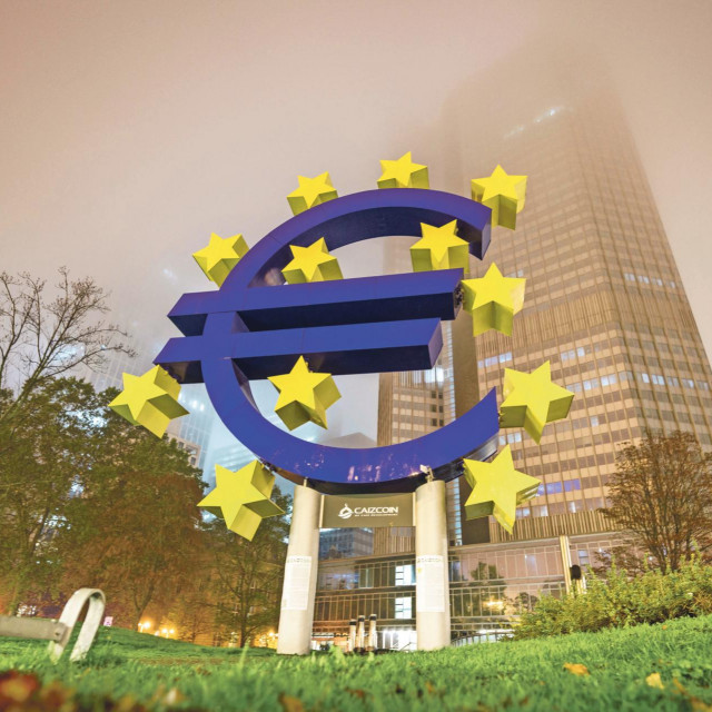 Pojednostavljeno rečeno, 2022. godina bila je godina velikog posrtanja zajedničke monetarne političke članica eurozone