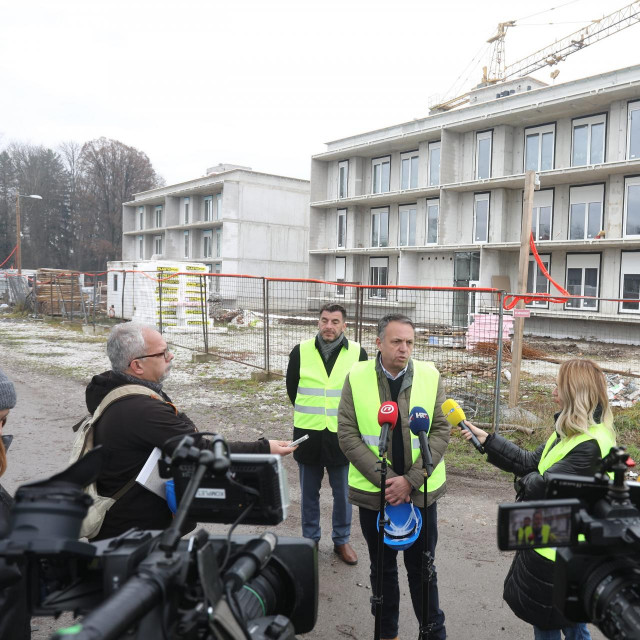 Gordan Hanžek daje izjavu za medije