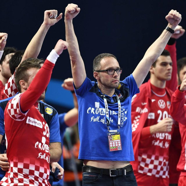 Hrvoje Horvat s igračima na prošlom Europskom prvenstvu u Mađarskoj