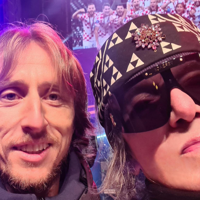 Jura Stublić i Luka Modrić, selfie s pozornice na Jelačić placu