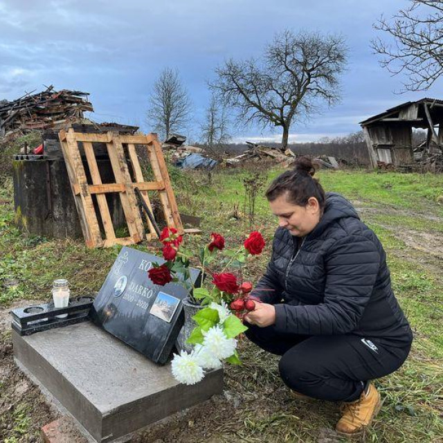 Ruševine kuće obitelji Kozić nisu uklonjene ni dvije godine nakon potresa