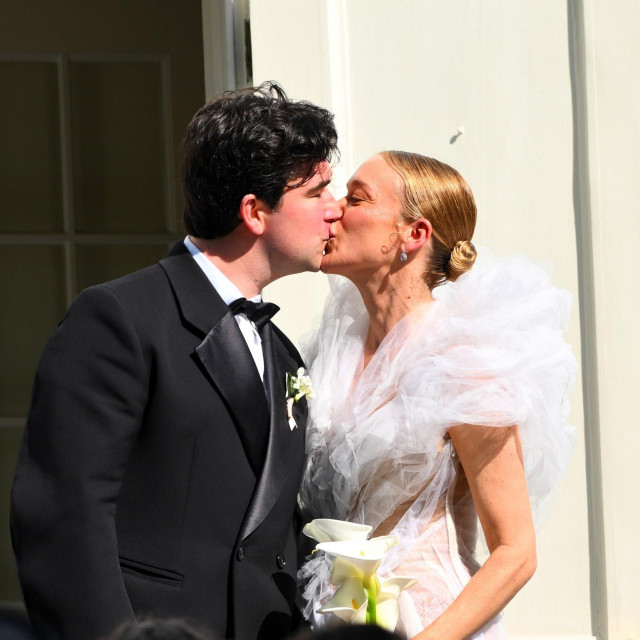 Poljubac nakon crkvenog obreda.