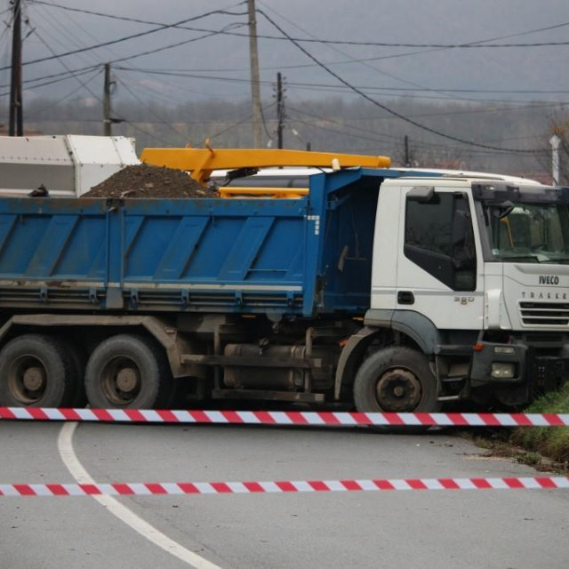 Na sjeveru su i dalje zatvoreni prijelazi Jarinje i Brnjak