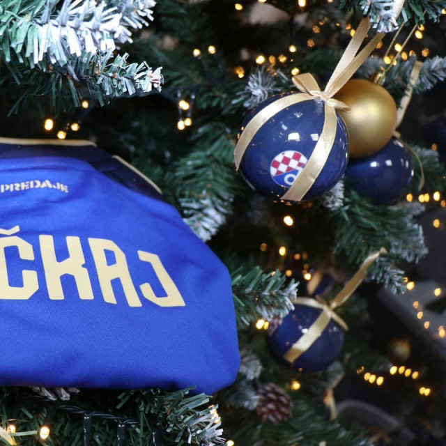 Lani je na Badnjak stigao poklon...