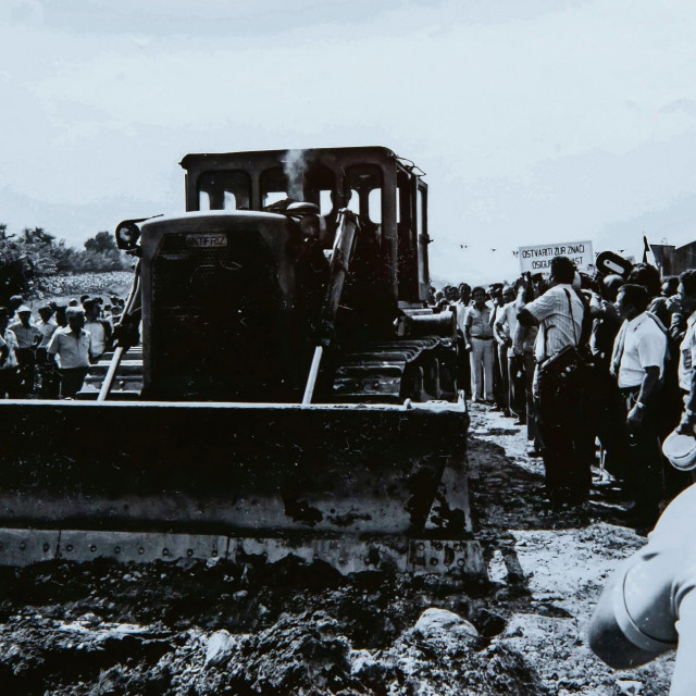
29. prosinca 1972. na današnjim naplatnim kućicama Lučko održana je svečanost i prvih 39,3 kilometra dionice današnje autoceste A1 koja spaja sjever i jug pušteno je u promet, zajedno s čvorom Lučko kojim je ukupna dužina sagrađene trase bila 45 kilometara