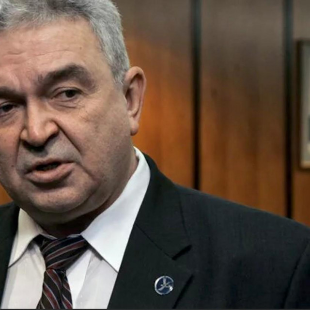 Vladimir Nesterov sa slikom Vladimira Putina u pozadini