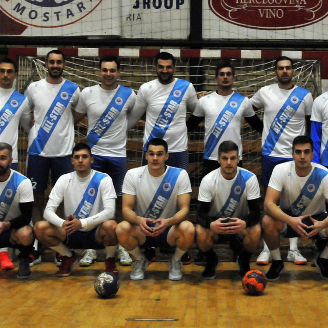 Momčad All-star Mostar, gornji red: Ivan Karacic, Dragan Soljic, Marino Maric, Nikola Prce, Zeljko Kozina, Igor Knezovic, Marin Sego, Darko Martinovic, trener Damir Saltaric, donji red: Smiljan Kolovrat, Mladen Boskovic, Marijan Maric, Marijan Saravanja, Filip Vistorop i Dragan Cavar Snimio: Miljenko Karacic