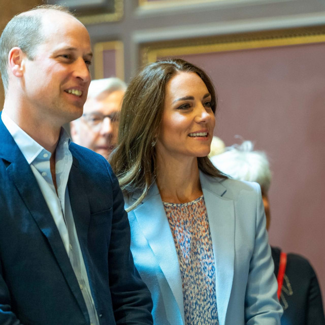 Princ William i njegova supruga Catherine zamijenili su Jamesa Bonda.