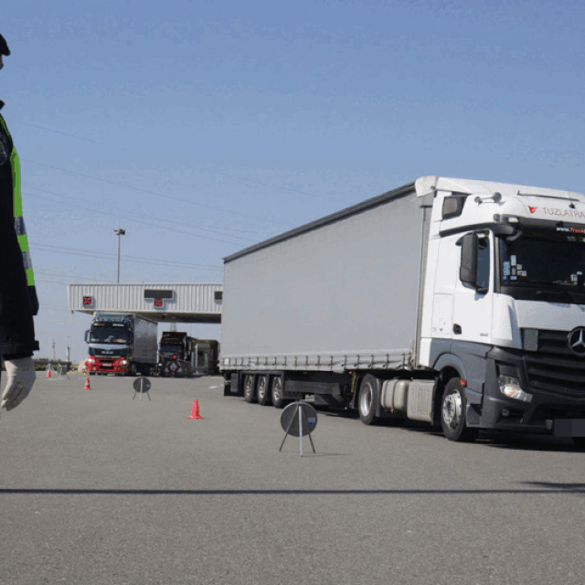 Ilustracija: kamion, vlak i autobus