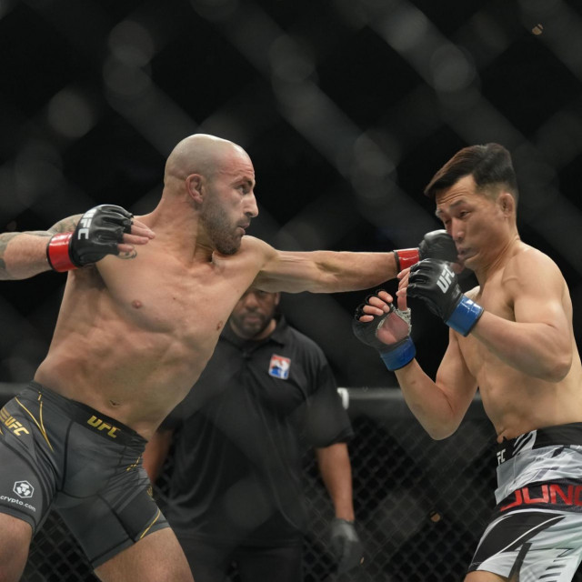 Alexander Volkanovski vs. Chan Sung Jung 