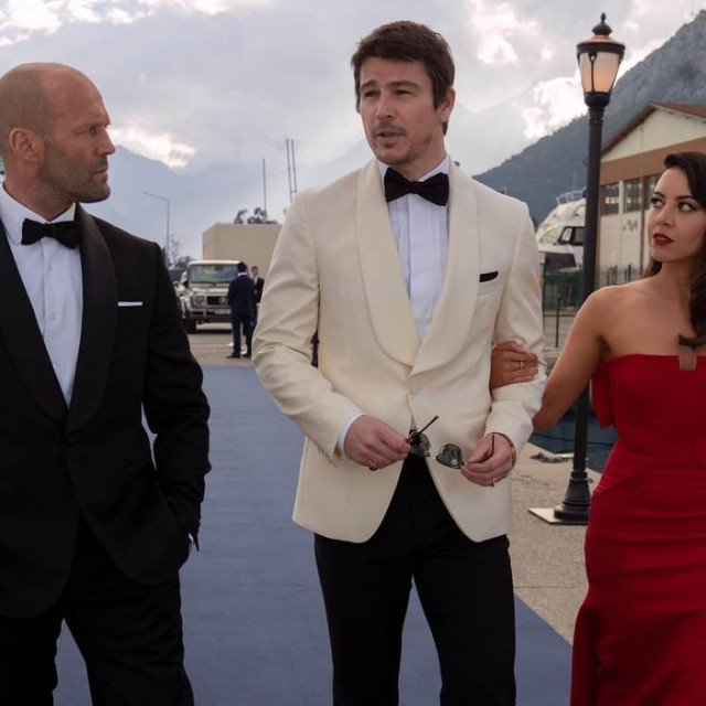 Operation Fortune: Ruse de guerre. Josh Hartnett, Jason Statham, Aubrey Plaza