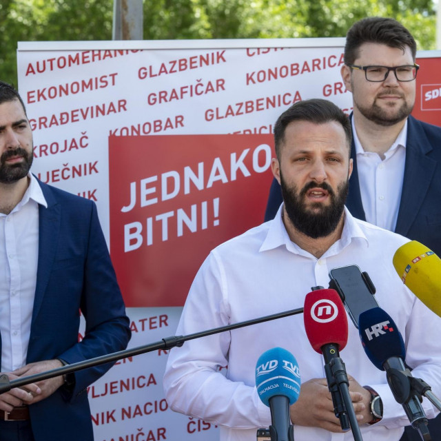 
Šef splitskog SDP-a Davor Matijević, gradonačelnik Ploča i mogući voditelj kampanje Mišo Krstičević te predsjednik Peđa Grbin