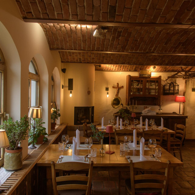 Glavna sala obiteljske gostilne