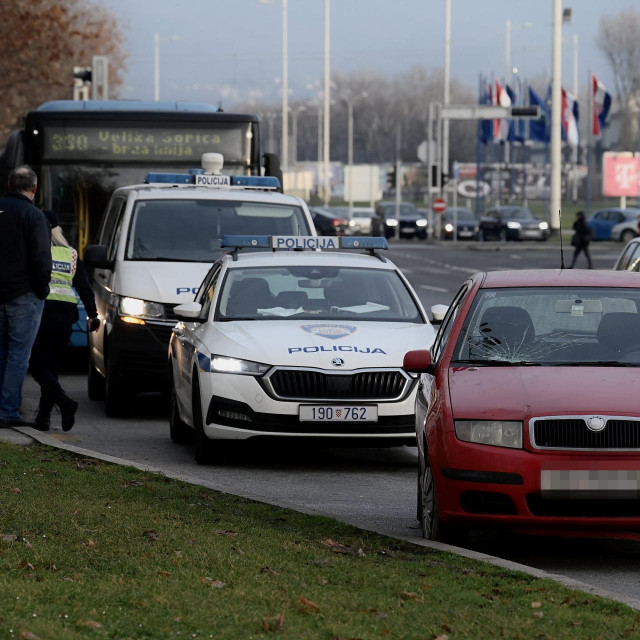 Prometna nesreća u kojoj je osobno vozilo naletjelo na pješaka
 