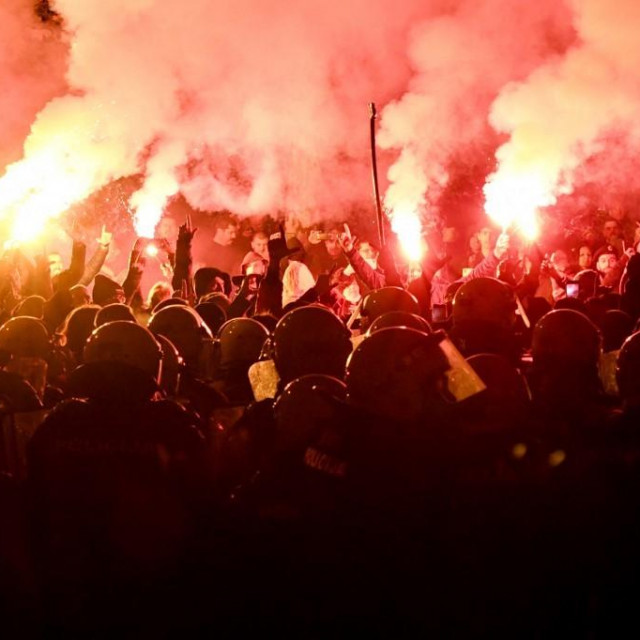 Prosvjedi ispred zgrade parlamenta u Podgorici