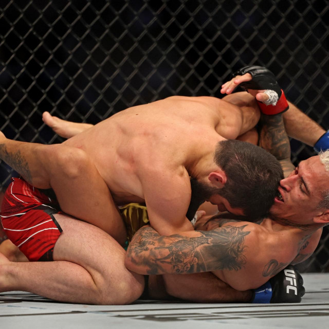 Islam Makhachev vs. Charles Oliveira