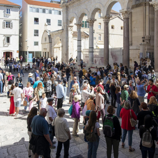 Turisti u Splitu (arhivska fotografija)