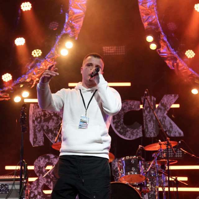 Zagreb, 050222.
Tvornica Kulture.
Rock Off, dodjela nezavisnih glazbenih novinarskih nagrada u organizaciji Iskona.
Na fotografiji: Grse, nagrada u kategoriji Rap Off.