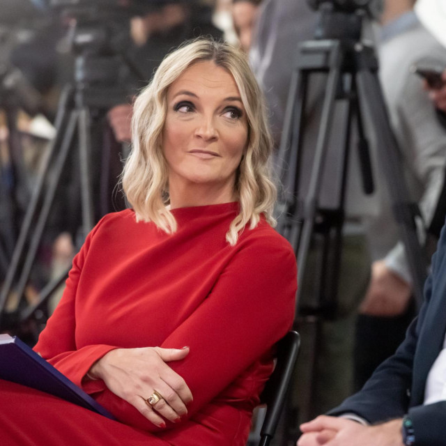 Zagrebački gradonačelnik Tomislav Tomašević i ravnateljica XII. gimnazije Jadranka Vlahovec svečano su otvorili novu školsku zgradu u Gornjoj Dubravi