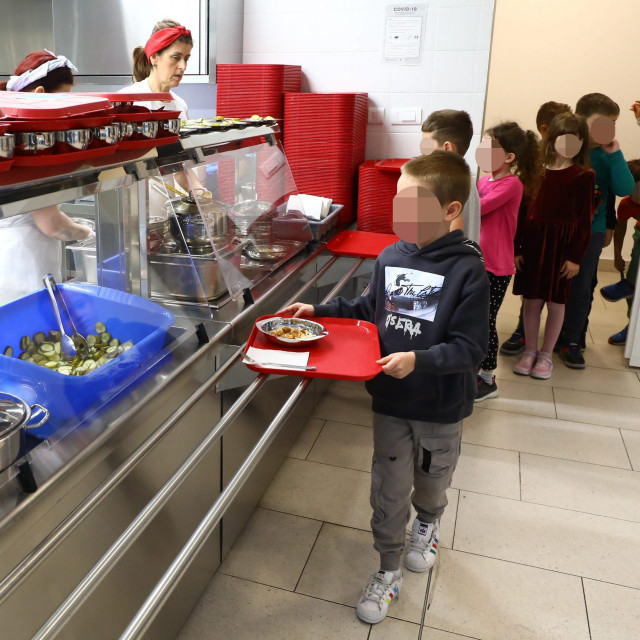 Podjela školskih obroka u OS Središće