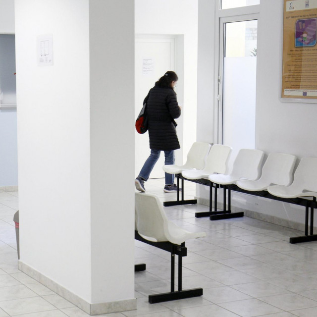 Od liječničkih udruga, umjesto konstruktivnih prijedloga, uglavnom stižu ”upozorenja na nedostatak liječnika” te na zahtjeve da ”sve treba privatizirati pa će onda biti bolje”