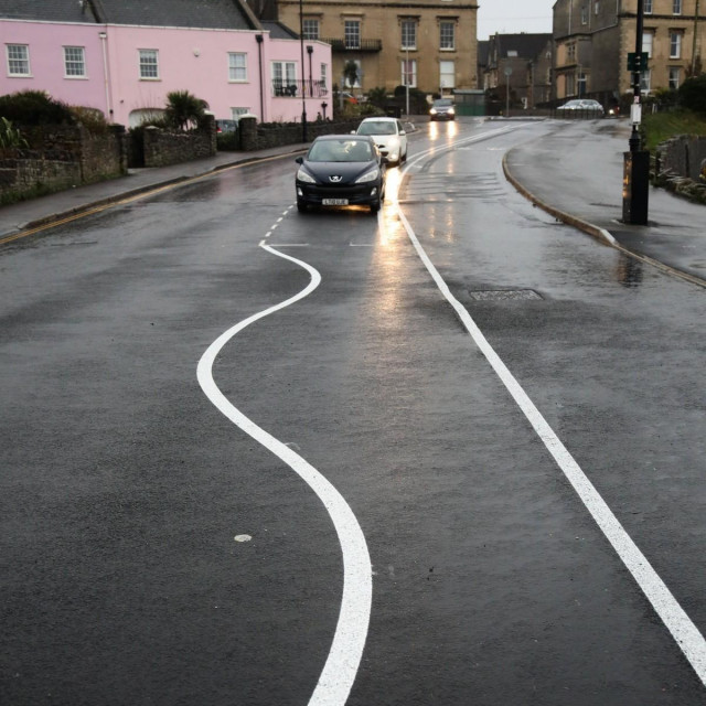 Valovita cestovni signalizacija