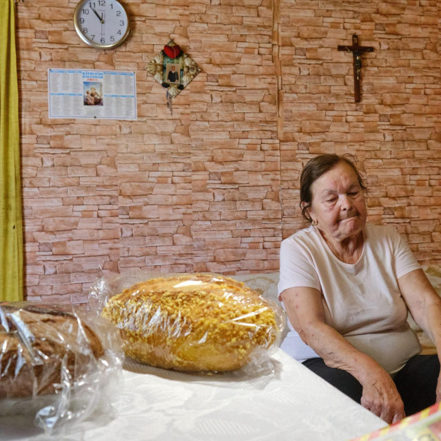 Humanitarna voznja po selima tijekom koje se siromasnima donira Dupli kruh, Kroštulin projekt u kojem se jedan kruh prodaje, a drugi donira