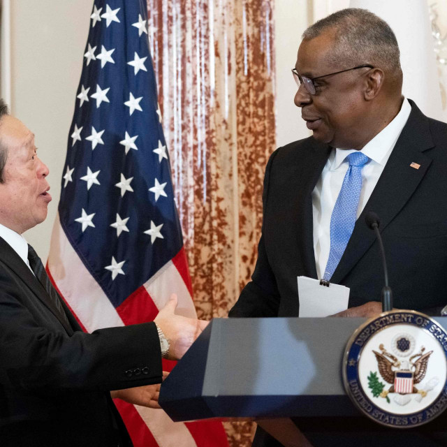 Yasukazu Hamada i Lloyd Austin