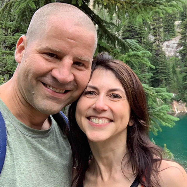 MacKenzie Scott i Dan Jewett