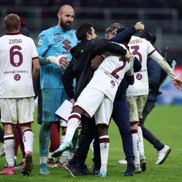 Ivan Jurić u slavlju s igračima