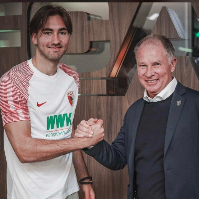 Dion Drena Beljo i sportski direktor Augsburga Stefan Rauter