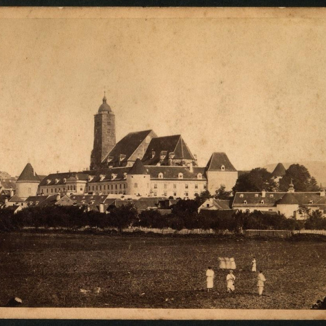 Zagrebačka katedrala prije potresa 1880.