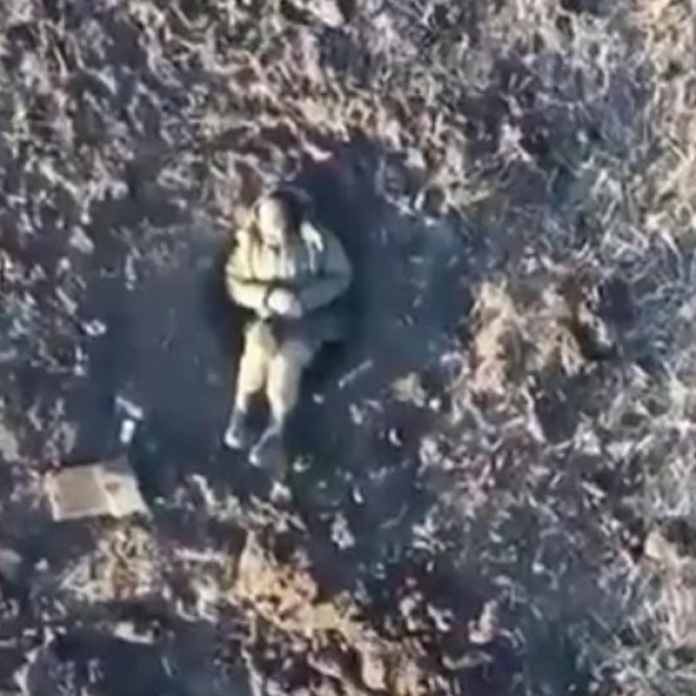 Vojnik se trese od hladnoće