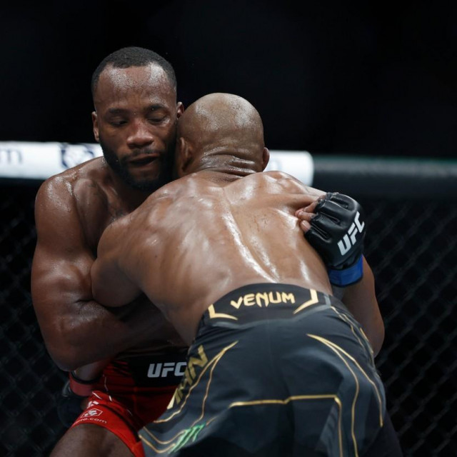 Aug 20, 2022; Salt Lake City, Utah, USA; Kamaru Usman (red gloves) fights Leon Edwards (blue gloves) during UFC 278 at Vivint Arena.,Image: 715506665, License: Rights-managed, Restrictions: *** World Rights ***, Model Release: no, Credit line: USA TODAY Network/ddp USA/Profimedia